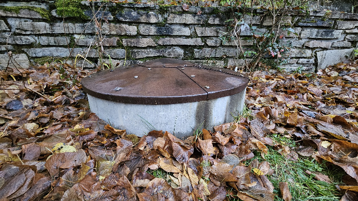 Kryt studny z cortenu